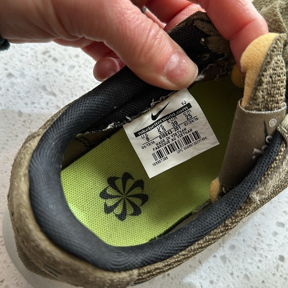 Nike Rosche - Picture 2 of 6